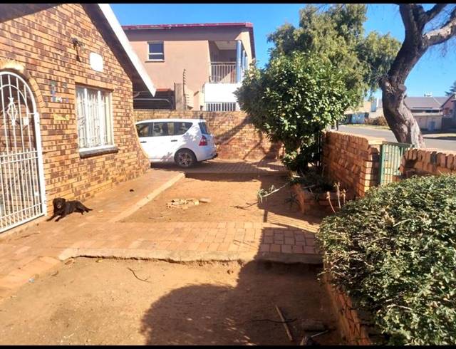 3 BEDROOM HOUSE FOR SALE IN LENASIA SOUTH